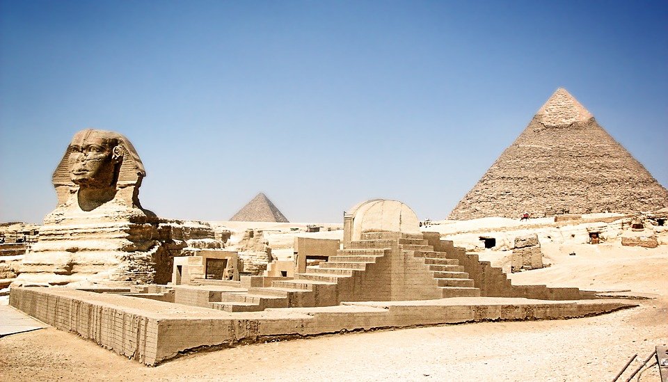 The Giza Pyramids and Great Sphinx are the highlights of this Cairo budget tour, showcasing the grandeur of ancient Egypt.