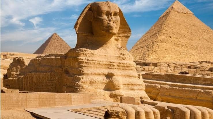 giza-pyramids-sphinx-egypt-tour.jpg Giza Pyramids and the Great Sphinx on an Egypt budget tour